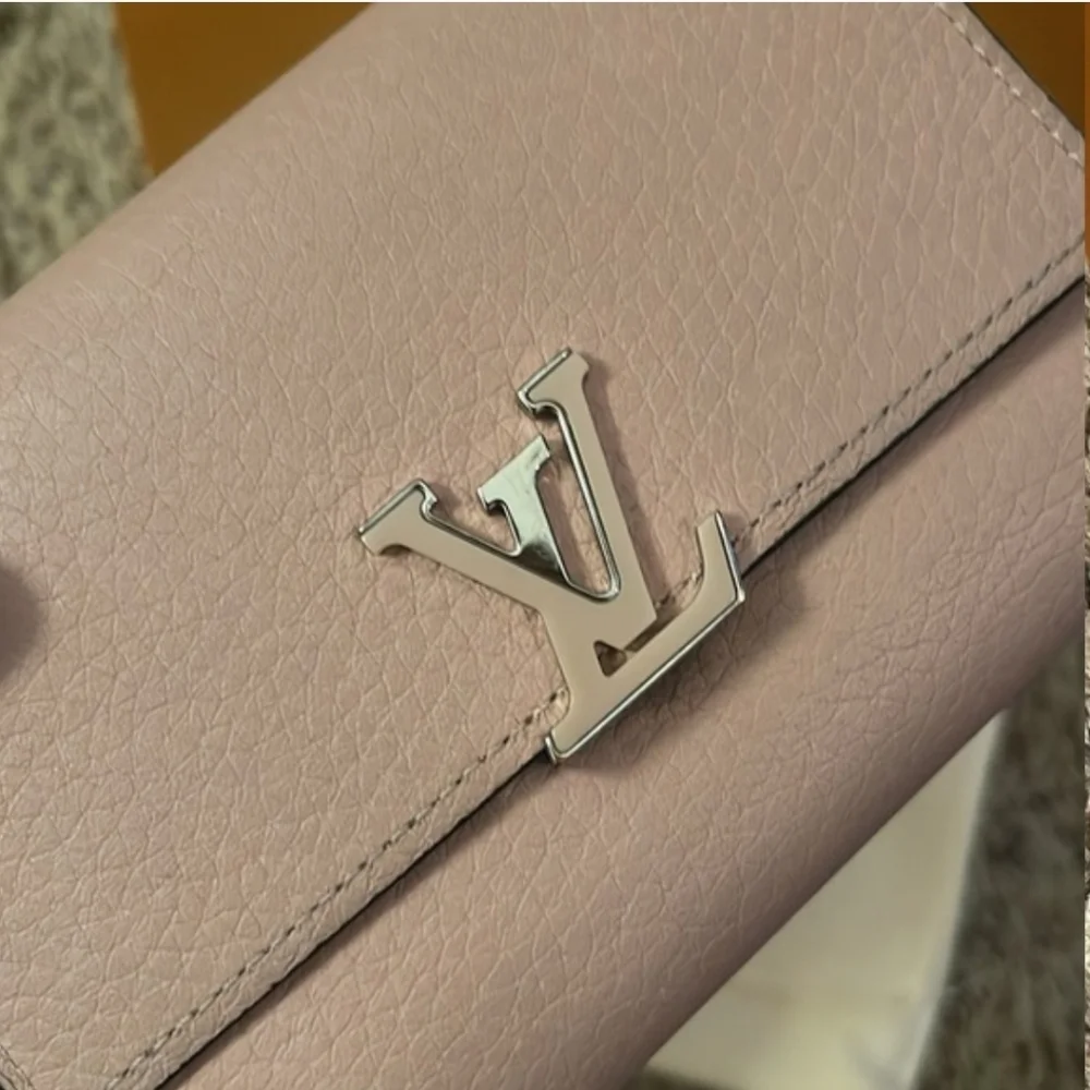 Louis Vuitton Capucines Compact Wallet